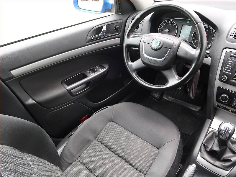 Škoda Octavia (2009) 1.9 TDI, Xenony, Tempomat - fotka 7 z 17