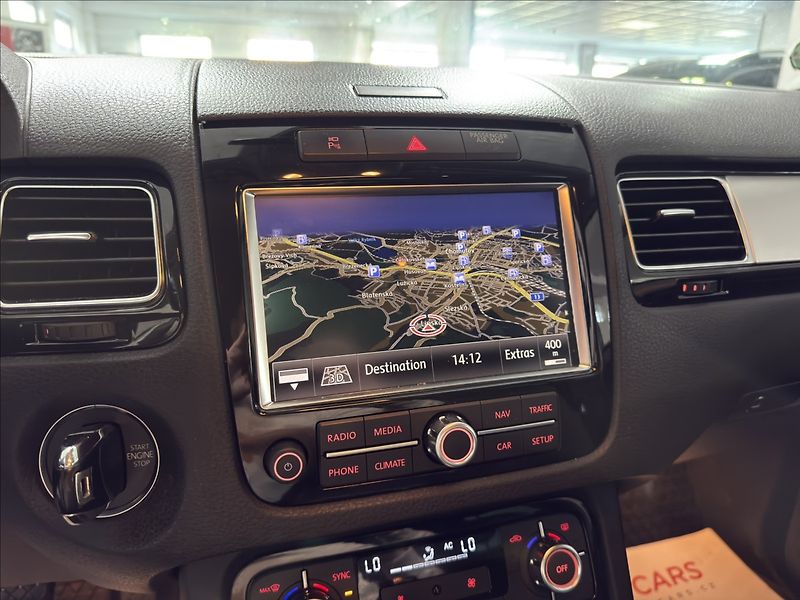 Volkswagen Touareg 3,0   TDI PO ROZVODECH ACC 360 - fotka 15 z 28