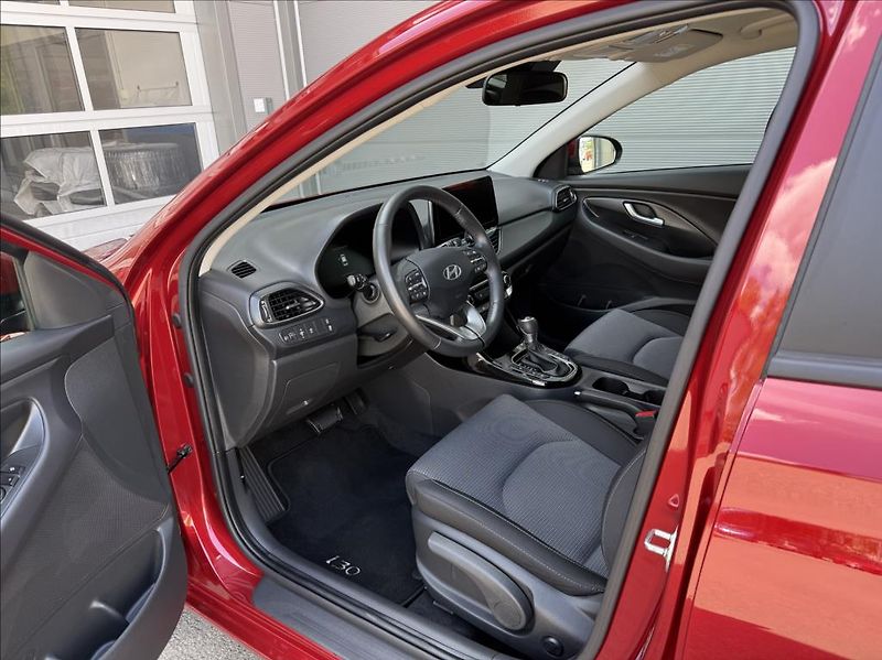 Hyundai i30 1,5 T DCT  WG FL Family Climat - fotka 8 z 25
