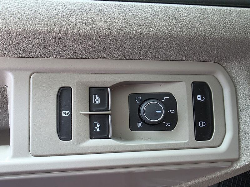 Volkswagen Multivan DSG 2,0 TSi 150 kW Style - fotka 18 z 23