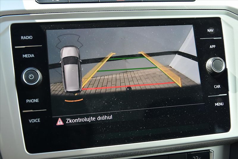 Volkswagen Passat 1.6 TDI LED NAVIGACE TAŽNÉ - fotka 19 z 28