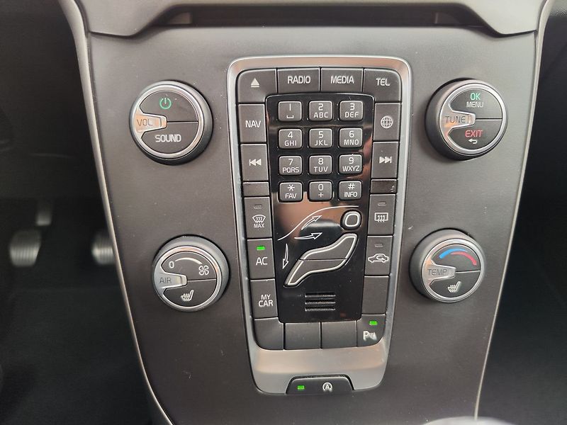 Volvo V40 2.0i/90kW kinetic - fotka 16 z 27