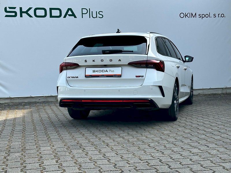 Škoda Octavia (2023) 2.0 TDI 147kW DSG 4x4 RS Combi - fotka 2 z 24