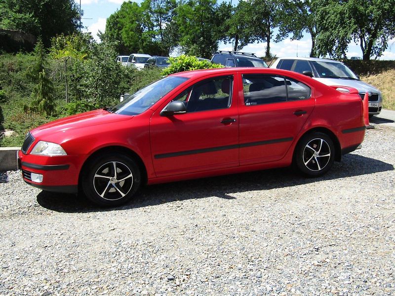 Škoda Octavia (2011) 1.6 MPI 75kW 1.MAJITEL - fotka 11 z 44