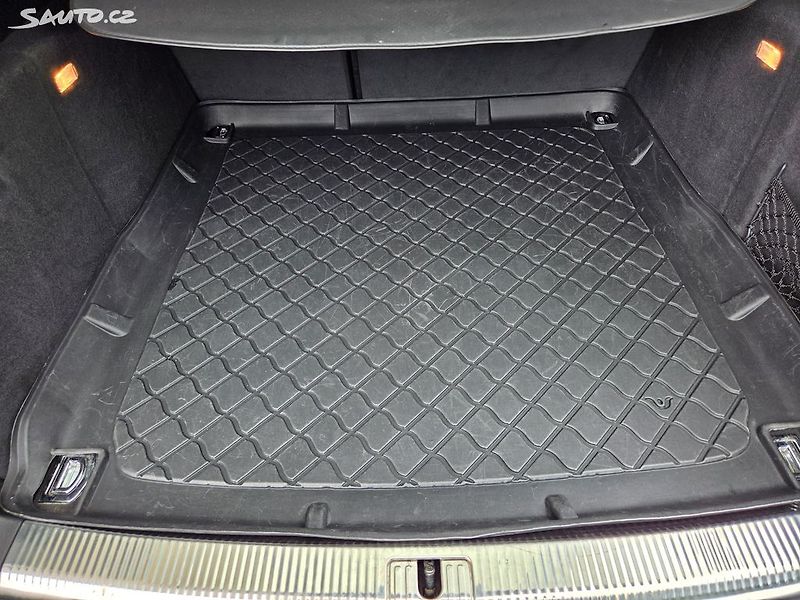 Audi A4 (2015) 2.0TDI 140kw S line Quattro - fotka 18 z 39