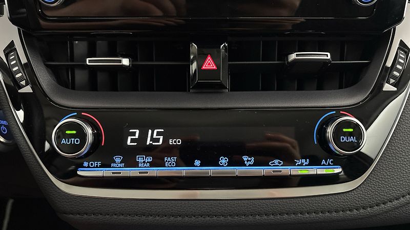 Toyota Corolla 1.8 Hybrid AUT Active Sedan - fotka 13 z 24