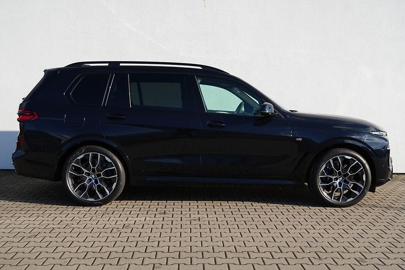 BMW X7 xDrive40d - fotka 5 z 6