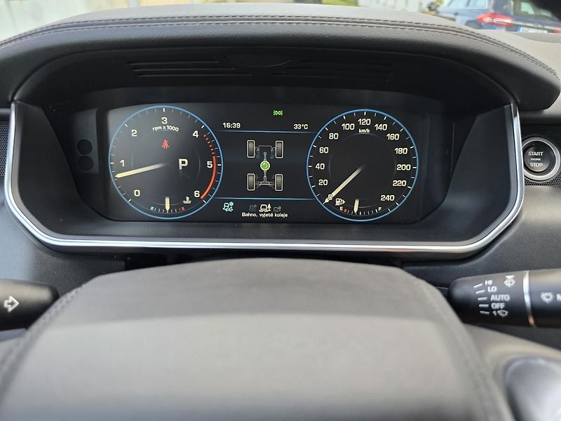 Land Rover Range Rover VOGUE 4,4 V8 250kW 4x4 TAŽNÉ - fotka 47 z 61