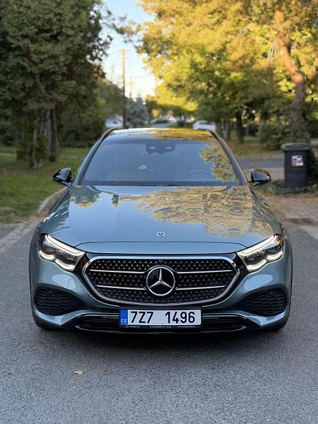 Mercedes-Benz Třídy E (2024) Mercedes-Benz E 450 4MATIC - fotka 1 z 15