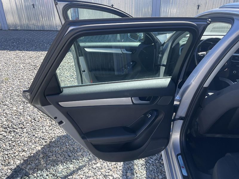 Audi A4 Avant 2.0TDi 120PS S-LINE AVANT TOP! - fotka 102 z 179