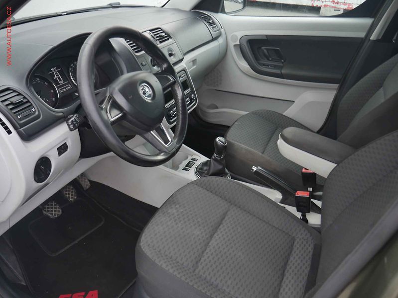 Škoda Roomster (2015) 1.2TSi, ČR, AC, výhřev sed - fotka 9 z 13