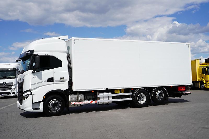 Iveco S-WAY (2021) 420 / E 6 / KONTENER + WINDA / - fotka 3 z 47