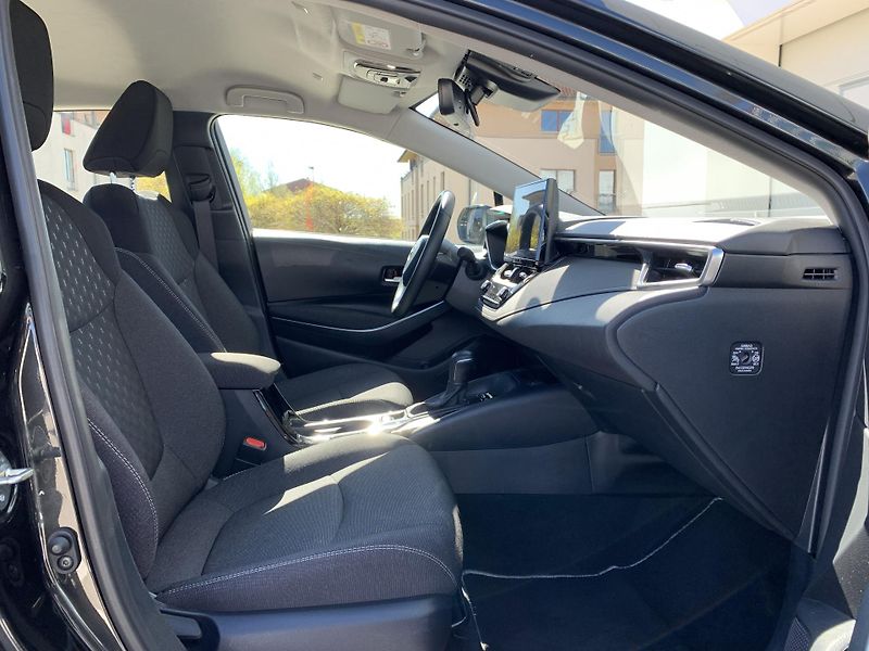 Toyota Corolla COMFORT TECH 1,8 HEV 103kW CVT - fotka 15 z 24