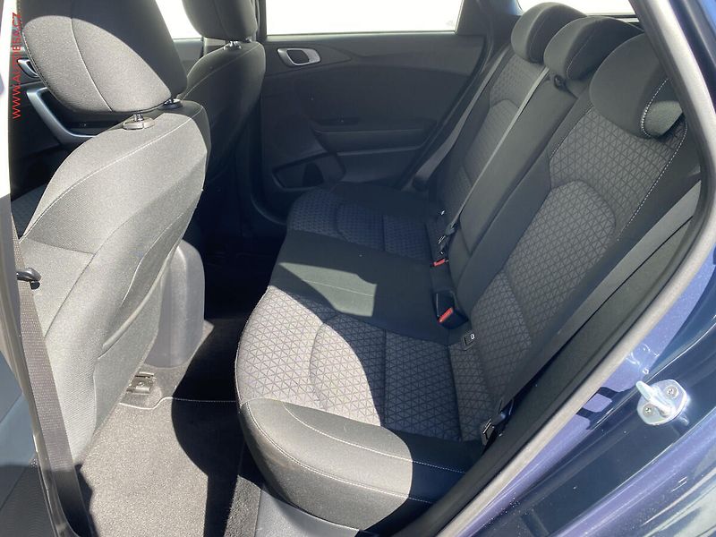 Kia Ceed (2018) 1.6 CRDi, ČR, Exclusive, AT - fotka 10 z 18