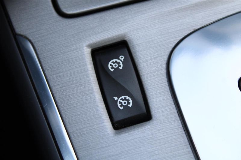 Renault Latitude 2,0 dCi  NOVÉ V ČR,AUTOMAT - fotka 16 z 30