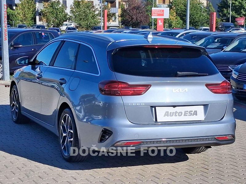 Kia Ceed (2022) 1.5 TGDi, 1.maj,ČR, TOP - fotka 6 z 18