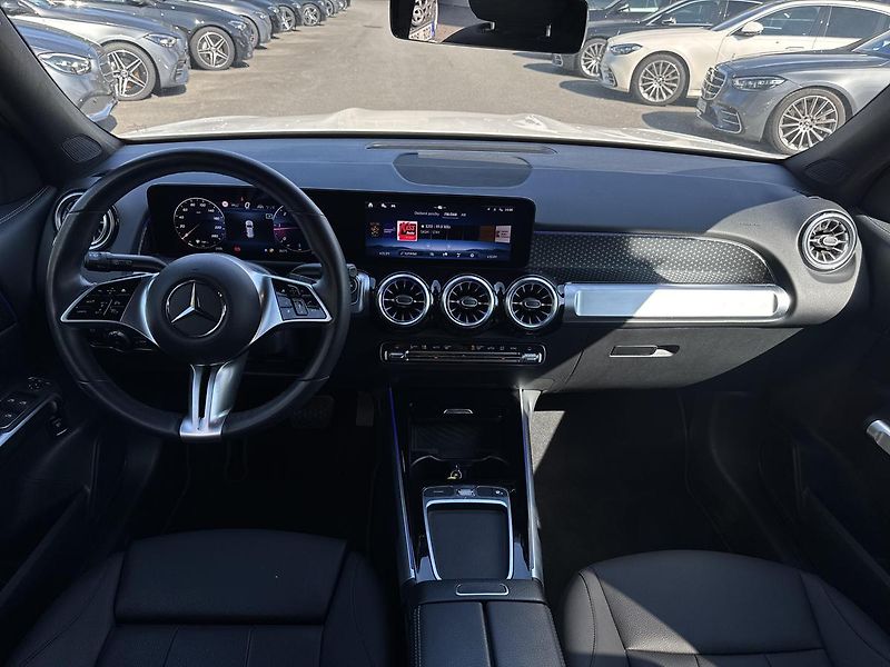 Mercedes-Benz GLB 200d 4MATIC - fotka 11 z 15