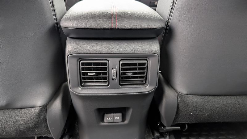 Toyota RAV4 (2025) EXECUTIVE PHEV 4x4, JBL 2,5l   - fotka 18 z 27