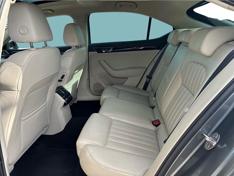 Škoda Superb L&K 2.0 TDI 147kW DSG 4x4 - fotka 12 z 28