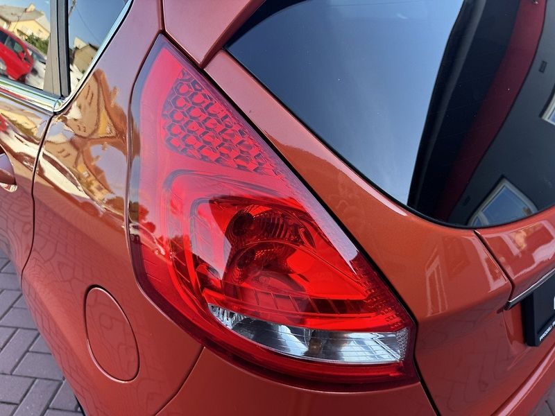 Ford Fiesta (2011) 1.6i Titanium Digi Klima WP - fotka 43 z 50