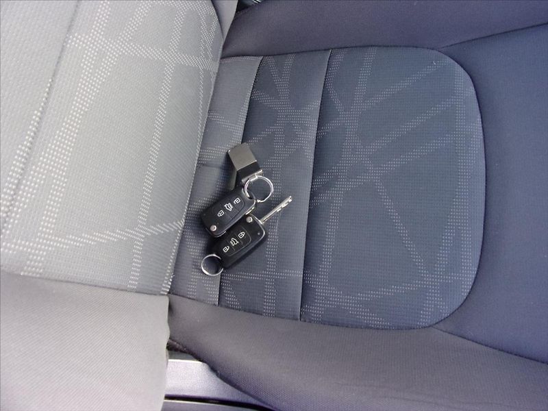 Kia Rio 1,3 CVVT - fotka 10 z 26