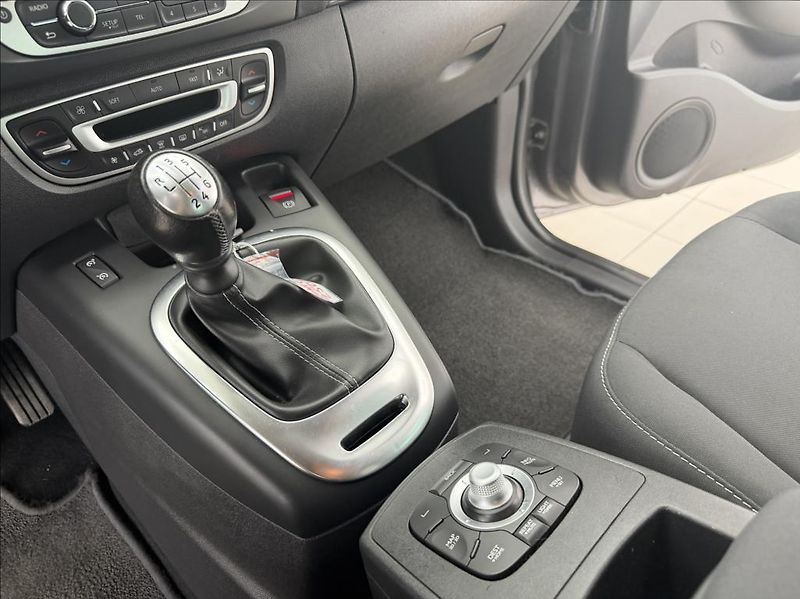 Renault Grand Scénic 1,5 dCi,NAVIGACE,digi.klima,TZ - fotka 17 z 27