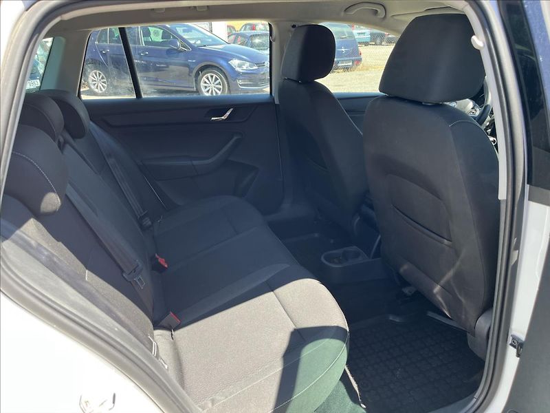 Škoda Rapid 1,6 TDi 66KW KLIMA STK 6/28 - fotka 12 z 32