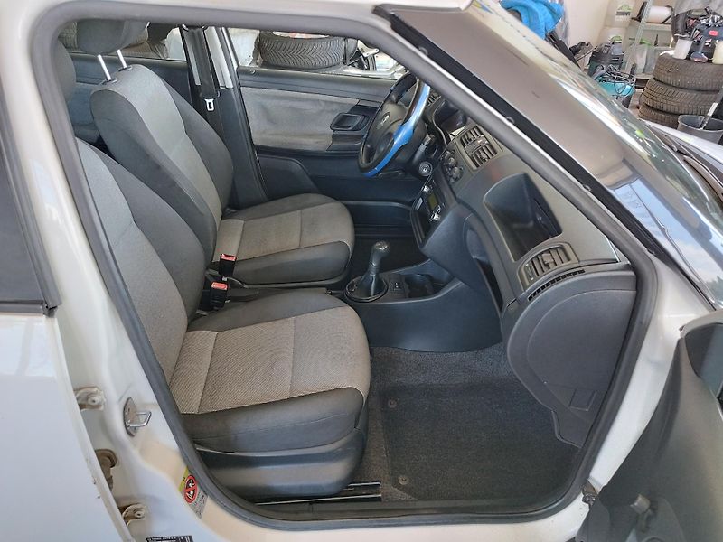 Škoda Fabia (2008) 1,2I,44KW,KLIMA,CD,NOVÁ STK - fotka 13 z 24