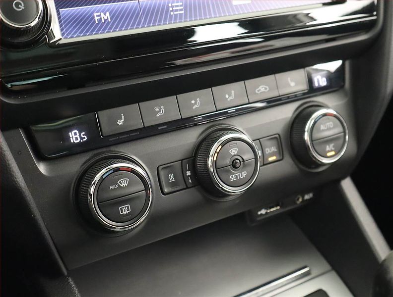 Škoda Octavia (2014) Elegance 1.6 TDI, Navi, Xenony - fotka 20 z 23