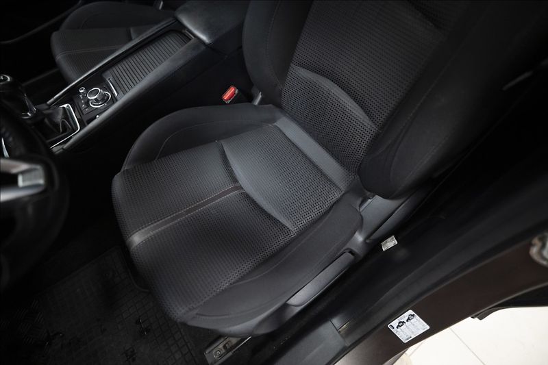 Mazda 3 2,0 SKYACTIV NAVI TAŽNÉ ČR - fotka 32 z 38