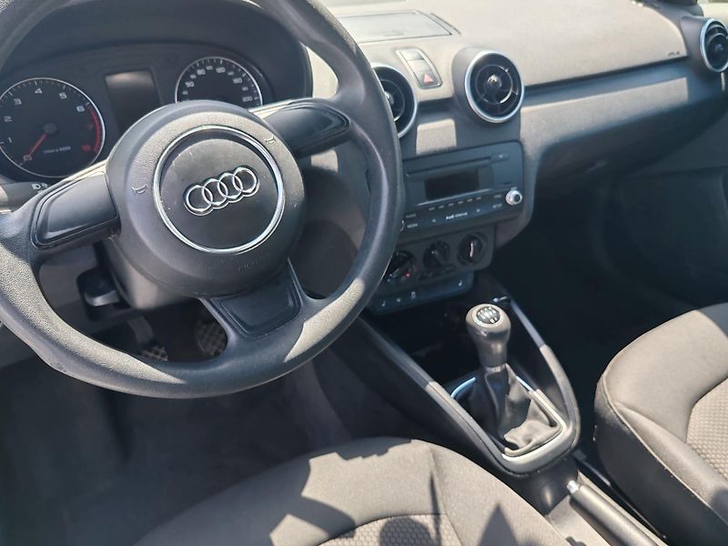 Audi A1 1.2 TFSI - fotka 12 z 18
