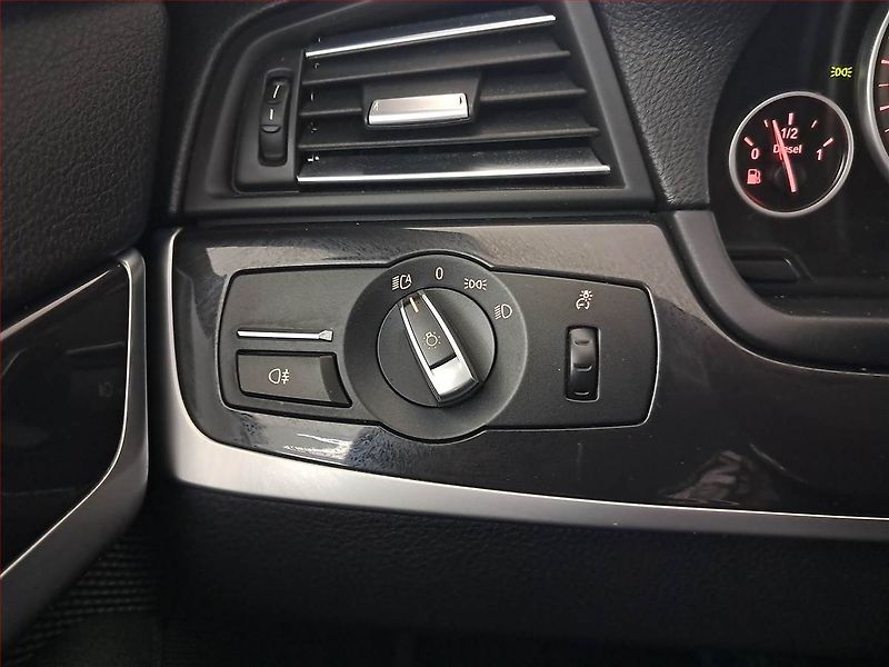 BMW Řada 5 (2014) 525d xDrive, 4X4, Automat - fotka 20 z 24