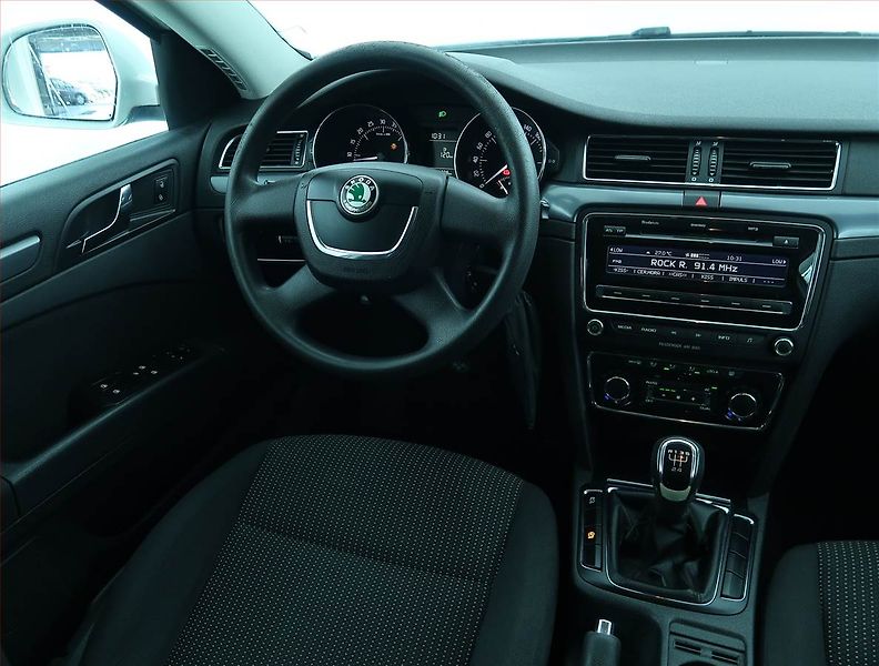 Škoda Superb (2011) 1.6 TDI, Serv.kniha - fotka 7 z 14