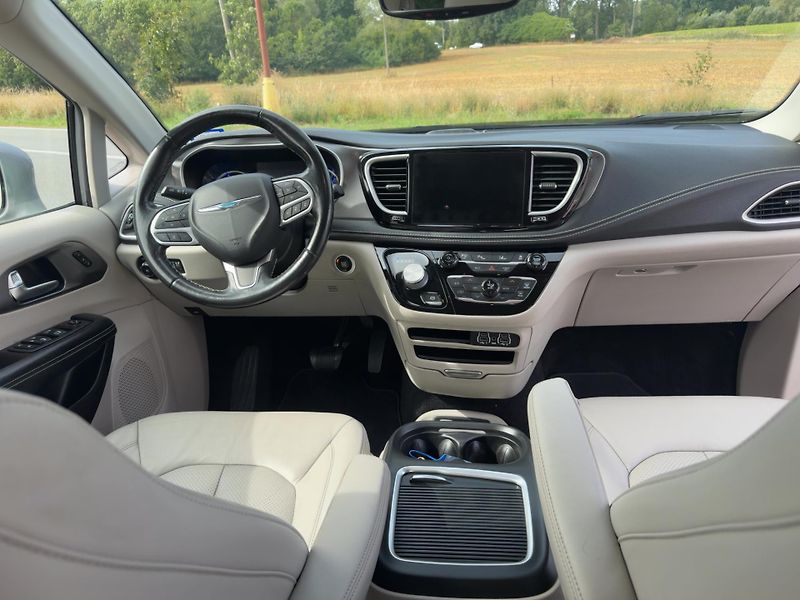 Chrysler Pacifica (2021) 3,6 Hybrid Plug Radar 360 2021 - fotka 12 z 19