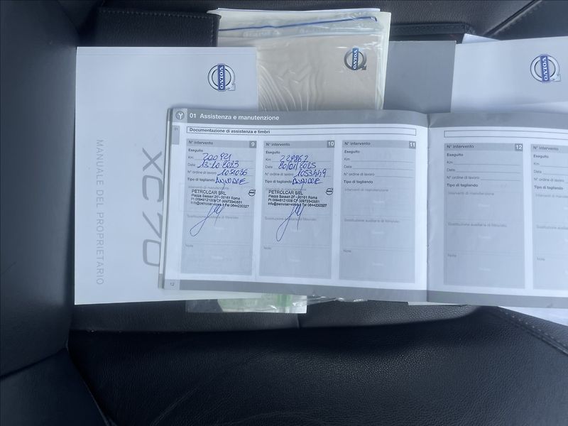 Volvo XC70 2,4 D5 Geartronic Momentum AWD - fotka 27 z 38