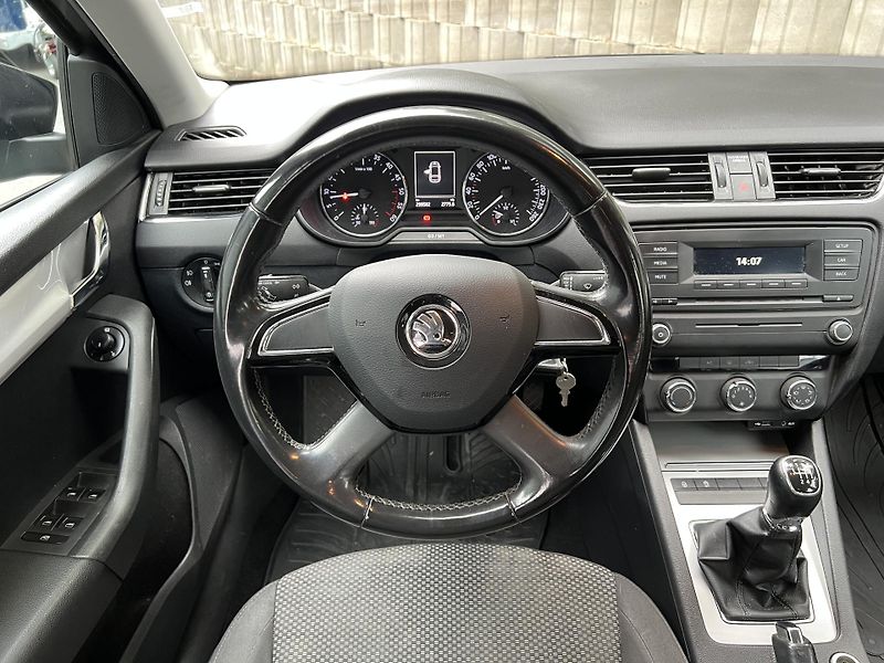 Škoda Octavia 2.0 TDi 110 kW SERVISKA - fotka 12 z 17