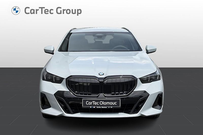 BMW Řada 5 520d xDrive Touring - fotka 2 z 10