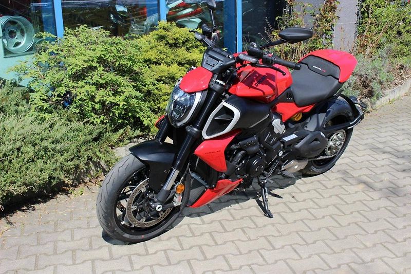 Ducati Diavel (2023) V4 RED 2023 - fotka 10 z 10