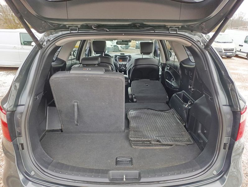Hyundai Grand Santa Fe (2015) 2.2 CRDi 4x4 6míst tažné - fotka 18 z 20