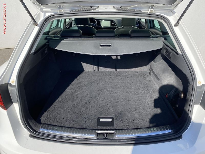 Seat Leon (2019) 2.0 TDi, FR, DSG, kůže, panor - fotka 7 z 19