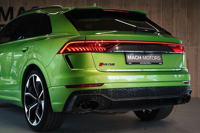 Audi RS Q8 Exclusive, Karbon brzdy, Pano - fotka 14 z 50