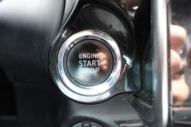 Toyota Hilux 2.8D4-D 6AT Invincible + Sport - fotka 23 z 33