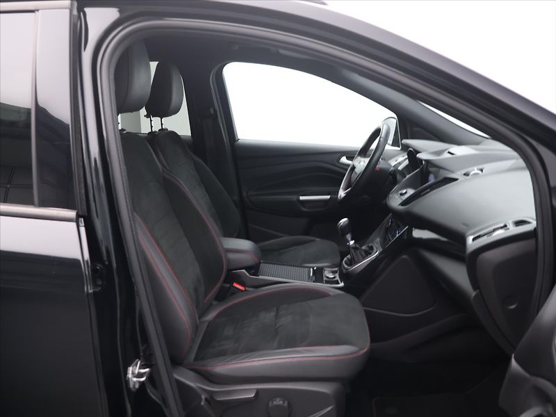 Ford Kuga 1,5 EB 110kW ST-Line 1.Maj - fotka 11 z 28