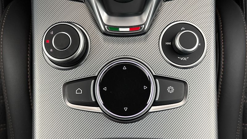 Alfa Romeo Stelvio 2.0 GME AUT AWD Intensa - fotka 26 z 42