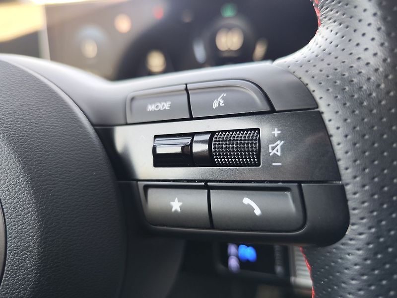 Hyundai Tucson 1.6 T-GDI/158kW N-Line HEV - fotka 28 z 35