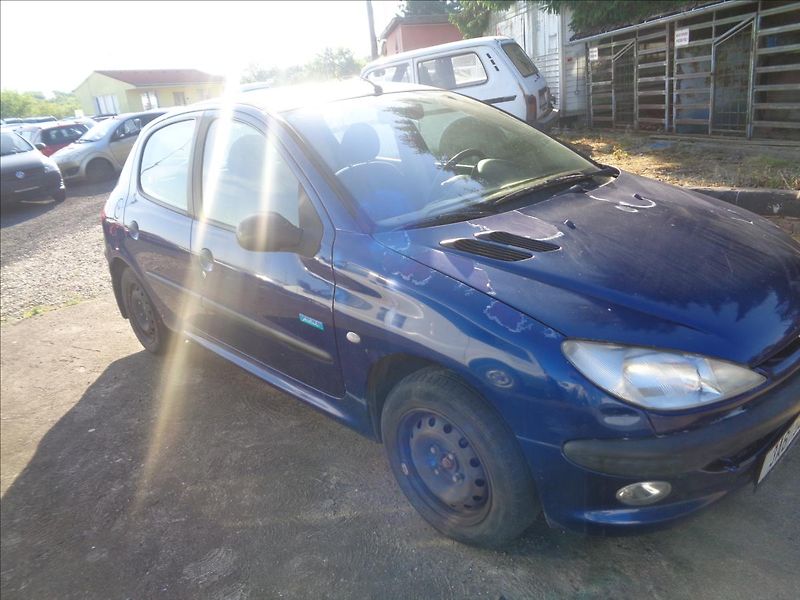 Peugeot 206 1,1 - fotka 3 z 12