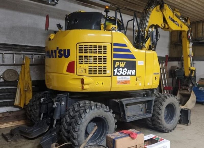 Komatsu (2023) PW138 bagr mimoosé tilt 14.5t  - fotka 2 z 10