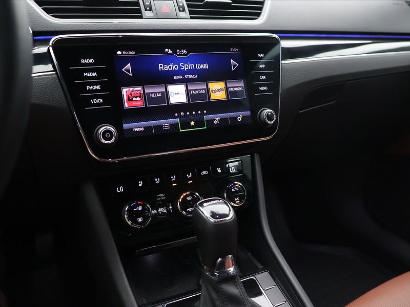 Škoda Superb 2,0 TDI 110kW DSG L&K DPH CZ - fotka 20 z 33