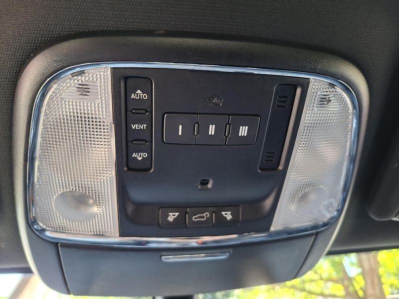 Jeep Grand Cherokee (2015) 3,6L V6 Limited,4x4,tažné,R20  - fotka 33 z 37
