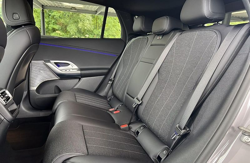 Mercedes-Benz GLC 400 4M Avantgarde Burm Pano DI - fotka 16 z 25